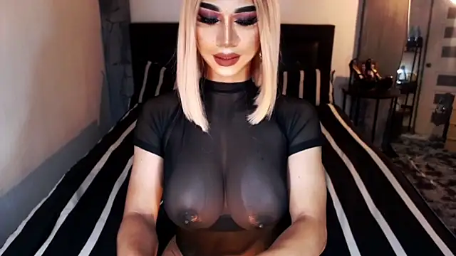 Snapshot of MassiveCockxMistress chatting on 06-07-26, 04:44 MassiveCockxMistress online show from 06-07-26, 04:44