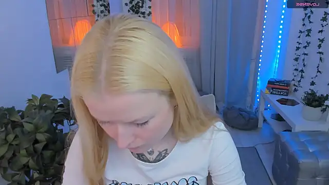 Laly Peach online show from 06-03-26, 11:57