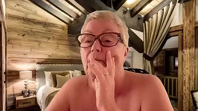 GrannyChrissy68 online show from 03-18-26, 10:24