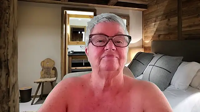 GrannyChrissy68 online show from 04-20-26, 09:16