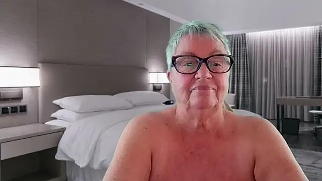 GrannyChrissy68 online show from 05-17-26, 09:22