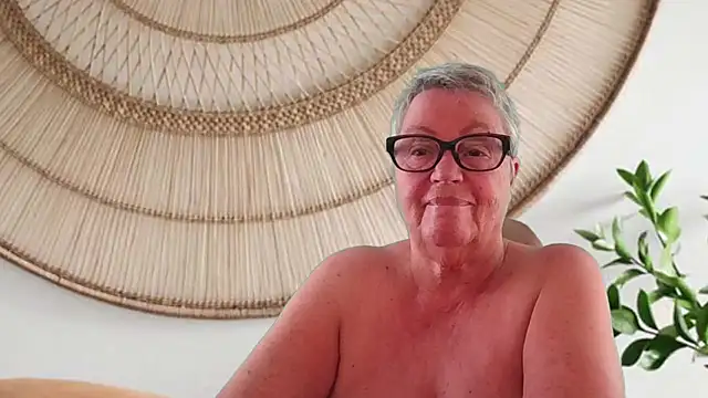 GrannyChrissy68 online show from 05-24-26, 09:09