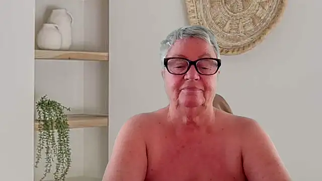 GrannyChrissy68 online show from 05-29-26, 02:15