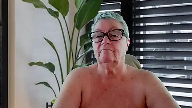 GrannyChrissy68 online show from 06-29-26, 01:55