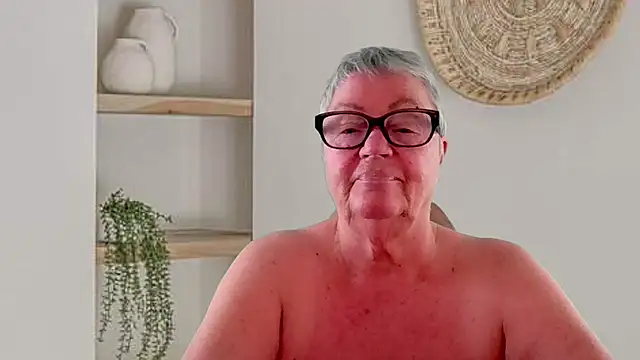 GrannyChrissy68 online show from 07-03-26, 12:11