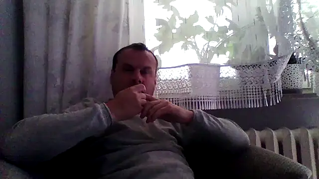 Snapshot of grzes19763 chatting on 06-12-26, 09:08 grzes19763 online show from 06-12-26, 09:08