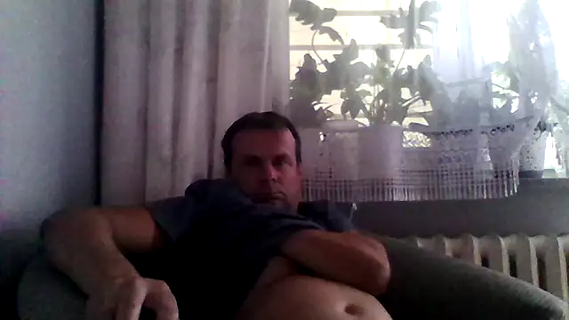 Snapshot of grzes19763 chatting on 07-12-26, 06:10 grzes19763 online show from 07-12-26, 06:10