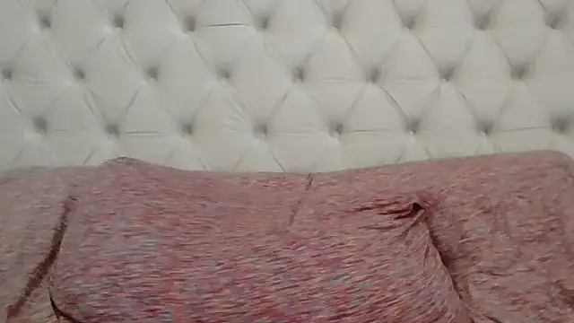 Snapshot of beautylovess chatting on 03-19-26, 07:29 beautylovess online show from 03-19-26, 07:29