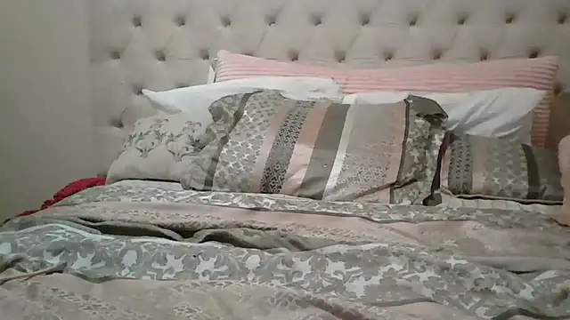 Snapshot of beautylovess chatting on 03-28-26, 04:01 beautylovess online show from 03-28-26, 04:01