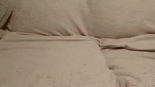 Snapshot of beautylovess chatting on 04-12-26, 01:05 beautylovess online show from 04-12-26, 01:05