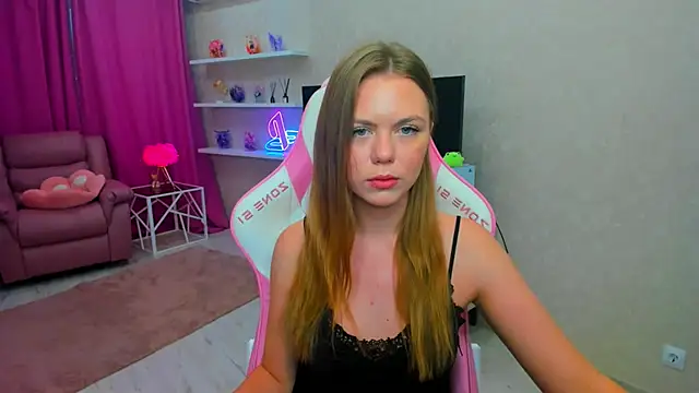Strawberrye online show from 04-29-26, 03:21