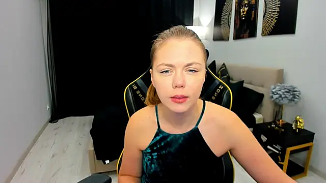 Strawberrye online show from 05-16-26, 03:25