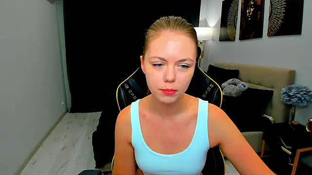 Strawberrye online show from 05-31-26, 03:26