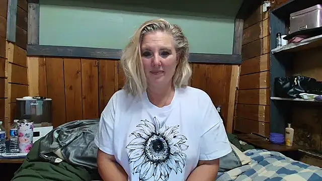 Snapshot of lisaxlovexxx chatting on 03-20-26, 04:28 lisaxlovexxx online show from 03-20-26, 04:28