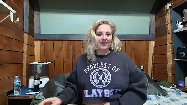 Snapshot of lisaxlovexxx chatting on 03-23-26, 03:05 lisaxlovexxx online show from 03-23-26, 03:05