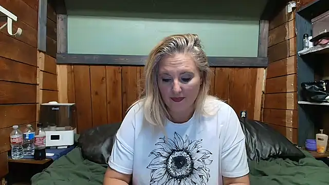 Snapshot of lisaxlovexxx chatting on 04-15-26, 06:59 lisaxlovexxx online show from 04-15-26, 06:59