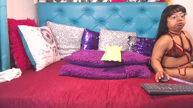 SARAWILLS online show from 02-24-26, 02:04