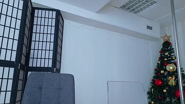 girl nextd00r online show from 01-04-25, 03:17