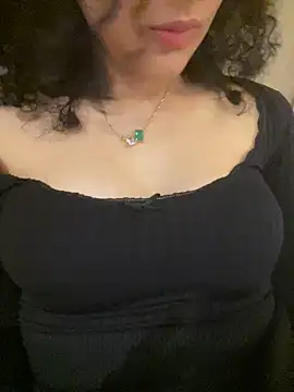 Snapshot of miaoberoi chatting on 12-17-24, 12:54 miaoberoi online show from 12-17-24, 12:54