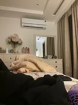 Snapshot of miaoberoi chatting on 12-18-24, 02:06 miaoberoi online show from 12-18-24, 02:06