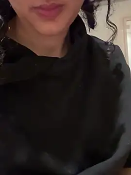 Snapshot of miaoberoi chatting on 12-19-24, 06:23 miaoberoi online show from 12-19-24, 06:23