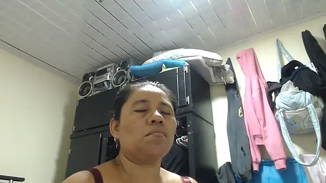 adrixxx38 online show from 04-12-26, 10:53