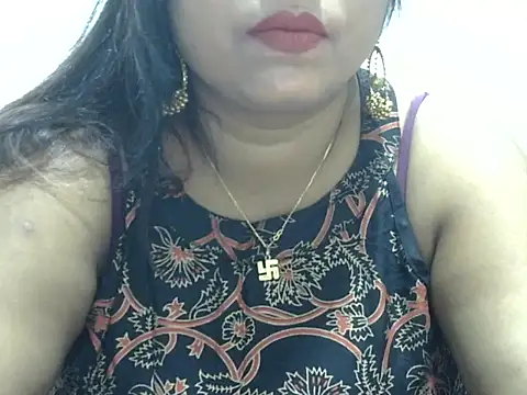 Snapshot of ROSEE_MERRYYYY chatting on 11-30-25, 01:04 ROSEE MERRYYYY online show from 11-30-25, 01:04