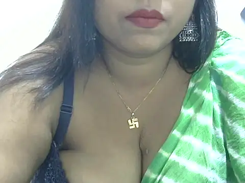 Snapshot of ROSEE_MERRYYYY chatting on 02-16-26, 05:42 ROSEE MERRYYYY online show from 02-16-26, 05:42