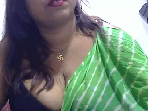 Snapshot of ROSEE_MERRYYYY chatting on 02-21-26, 06:53 ROSEE MERRYYYY online show from 02-21-26, 06:53