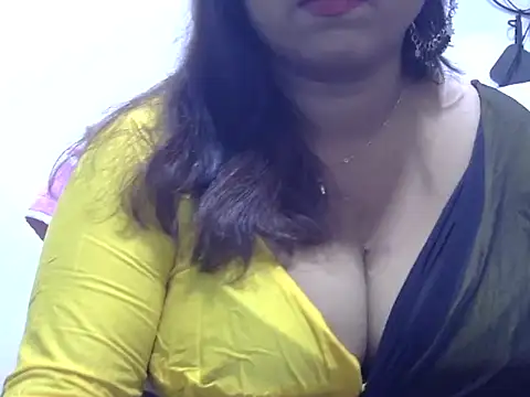 Snapshot of ROSEE_MERRYYYY chatting on 03-19-26, 01:26 ROSEE MERRYYYY online show from 03-19-26, 01:26