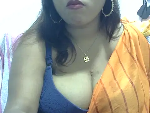 Snapshot of ROSEE_MERRYYYY chatting on 04-01-26, 01:41 ROSEE MERRYYYY online show from 04-01-26, 01:41