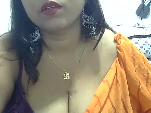 Snapshot of ROSEE_MERRYYYY chatting on 04-18-26, 07:18 ROSEE MERRYYYY online show from 04-18-26, 07:18
