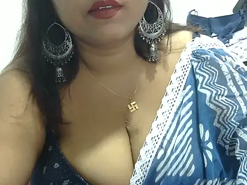 Snapshot of ROSEE_MERRYYYY chatting on 04-23-26, 04:53 ROSEE MERRYYYY online show from 04-23-26, 04:53