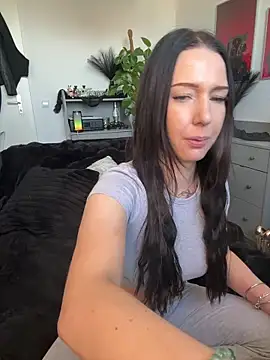 Trixie-Tainted online show from 04-15-26, 02:24