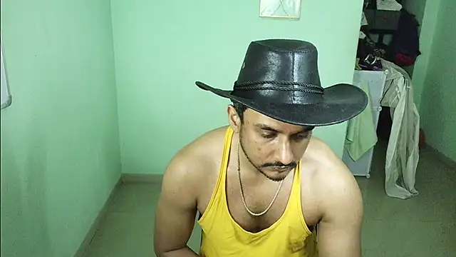 Snapshot of daringcutie chatting on 01-06-26, 10:23 daringcutie online show from 01-06-26, 10:23