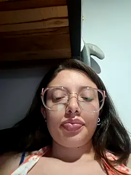 Snapshot of linda-schmidt chatting on 06-14-26, 02:24 linda-schmidt online show from 06-14-26, 02:24