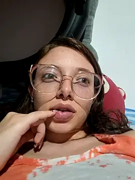 Snapshot of linda-schmidt chatting on 06-16-26, 04:15 linda-schmidt online show from 06-16-26, 04:15