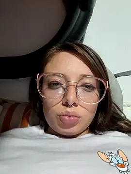 Snapshot of linda-schmidt chatting on 07-16-26, 04:29 linda-schmidt online show from 07-16-26, 04:29