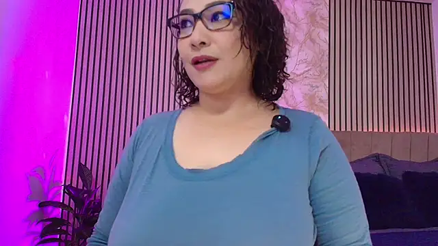 Snapshot of JuliRamirez chatting on 03-20-26, 11:59 JuliRamirez online show from 03-20-26, 11:59