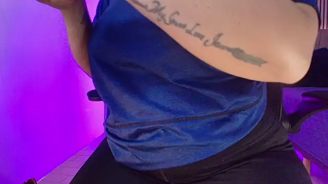 Snapshot of JuliRamirez chatting on 04-15-26, 05:53 JuliRamirez online show from 04-15-26, 05:53