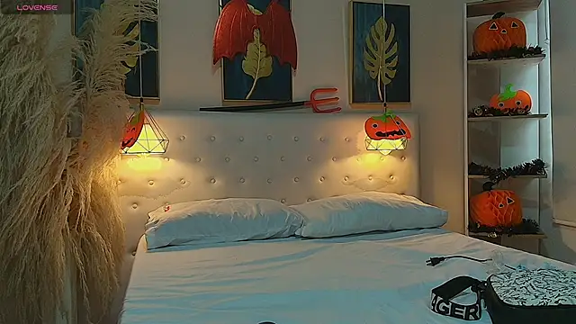 valerie lya online show from 10-16-25, 08:43