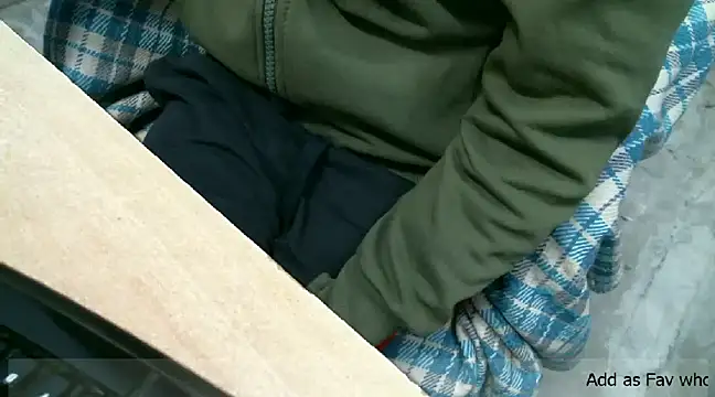 Snapshot of desioldguy chatting on 12-30-24, 04:20 desioldguy online show from 12-30-24, 04:20