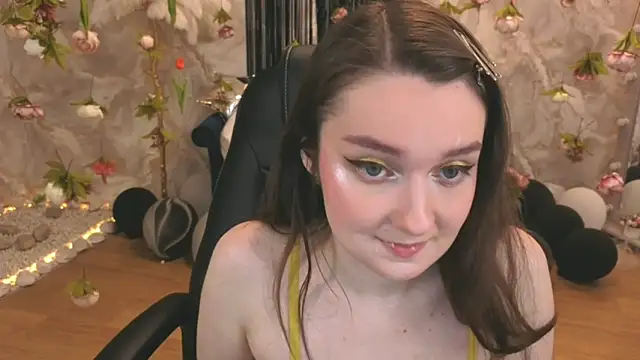 Snapshot of CloudGrace chatting on 07-17-26, 06:24 CloudGrace online show from 07-17-26, 06:24