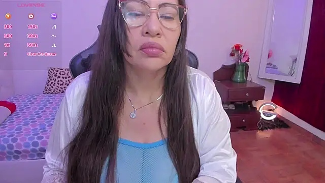 esmeralda milf online show from 10-07-25, 11:40