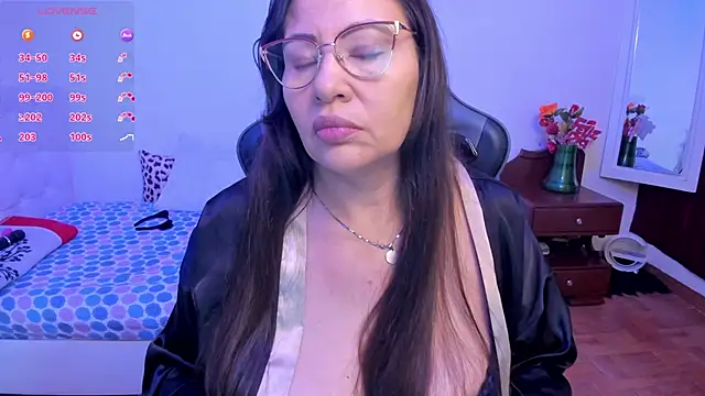 esmeralda milf online show from 10-12-25, 08:08