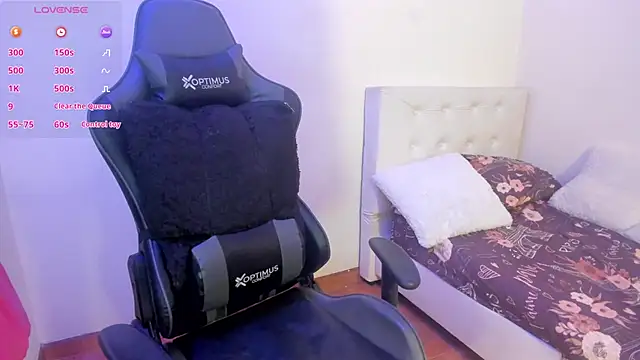 esmeralda milf online show from 11-21-25, 07:23