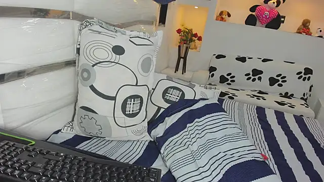 Snapshot of yina-rosse chatting on 05-12-26, 09:56 yina-rosse online show from 05-12-26, 09:56