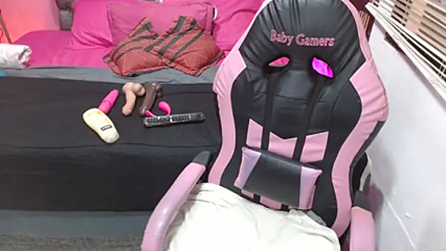 Snapshot of JEENEVIEVE chatting on 06-20-26, 06:33 JEENEVIEVE online show from 06-20-26, 06:33