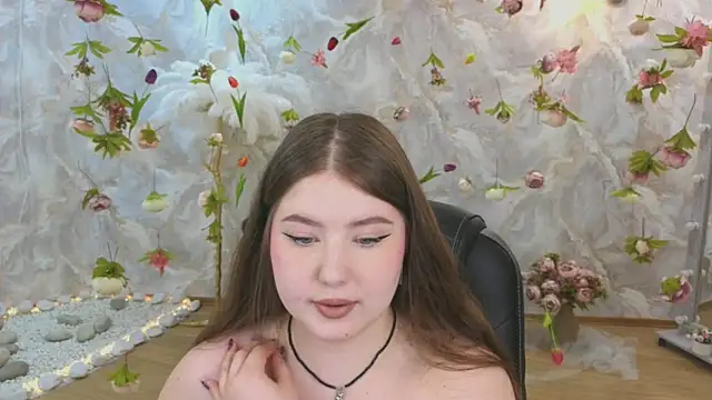 Snapshot of NicoleFoxery chatting on 06-19-26, 06:45 NicoleFoxery online show from 06-19-26, 06:45
