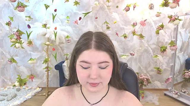 Snapshot of NicoleFoxery chatting on 06-21-26, 06:21 NicoleFoxery online show from 06-21-26, 06:21